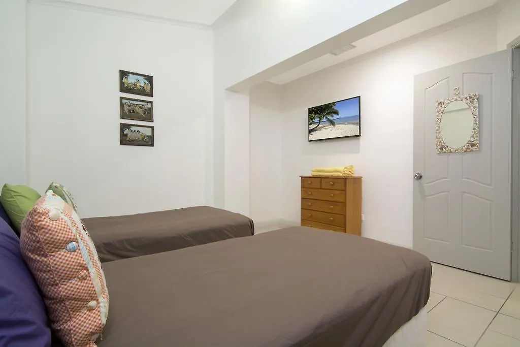 Luxury Penthouse 5 Bdr 3 Bath Twin Rain Showers 365 Sq Mtrs 0*, Port Douglas